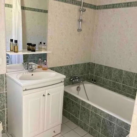 Provencale Dans Le Golfe De Saint Tropez * Grimaud