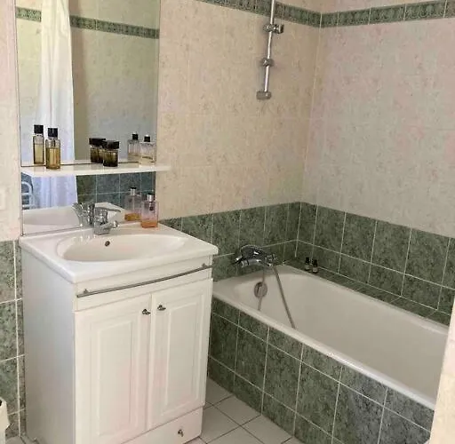 Provencale Dans Le Golfe De Saint Tropez * Grimaud