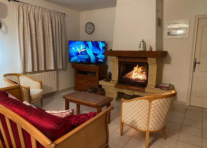 Provencale Dans Le Golfe De Saint Tropez Grimaud